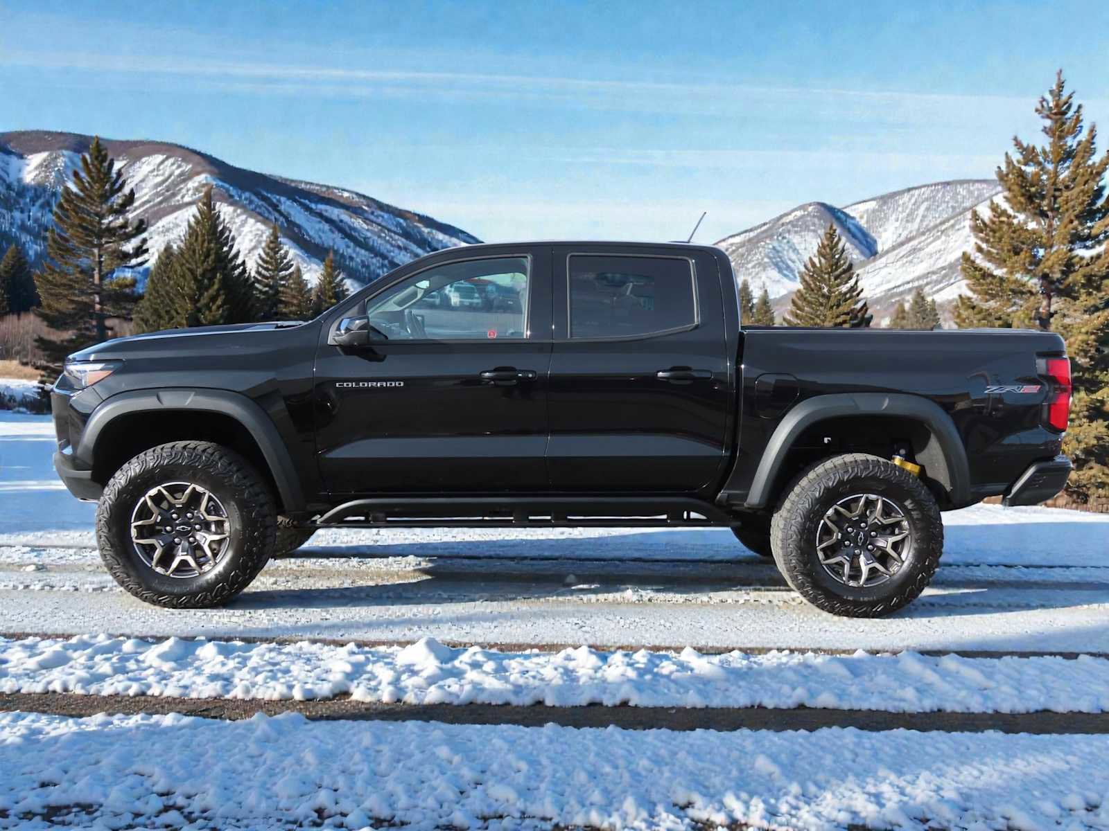 Used 2024 Chevrolet Colorado ZR2 w/ Technology Package image 6