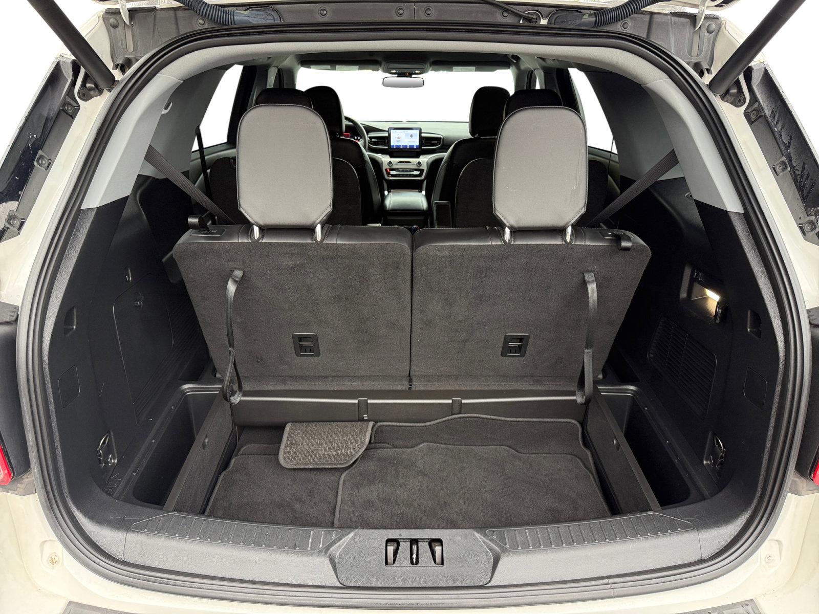 Certified 2022 Ford Explorer XLT w/ Equipment Group 202A image 17