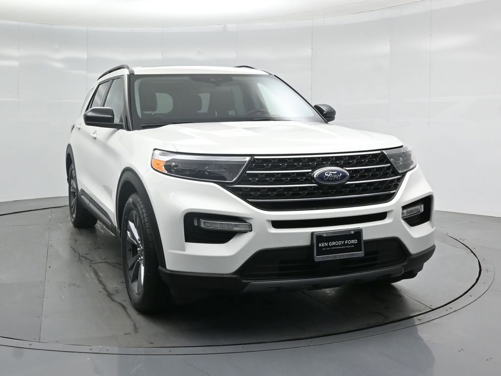 Certified 2023 Ford Explorer XLT w/ Equipment Group 202A image 9