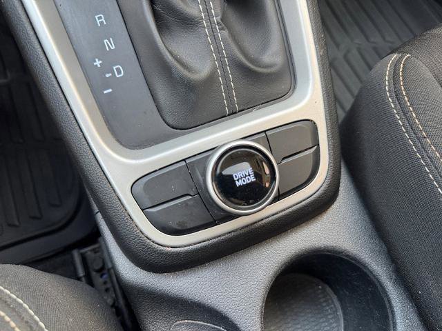 Used 2022 Hyundai Venue SEL image 19