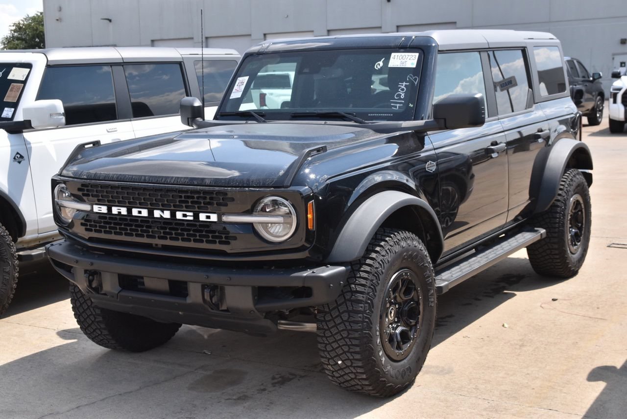 Certified 2024 Ford Bronco Wildtrak AWD/4WD image 2