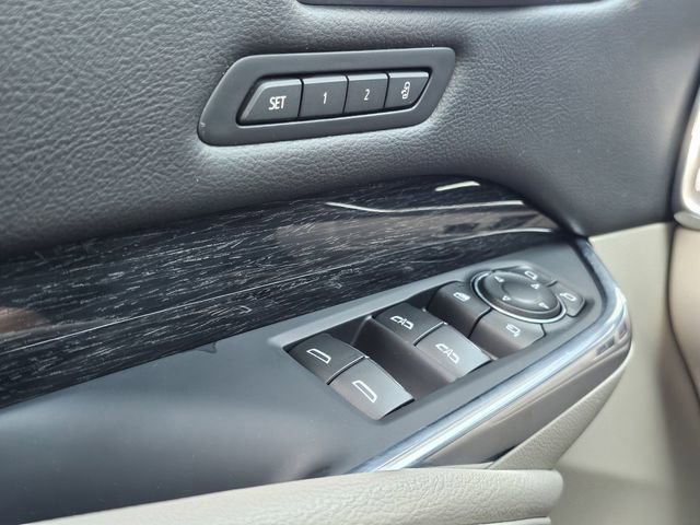 Used 2023 Cadillac XT4 Premium Luxury image 16