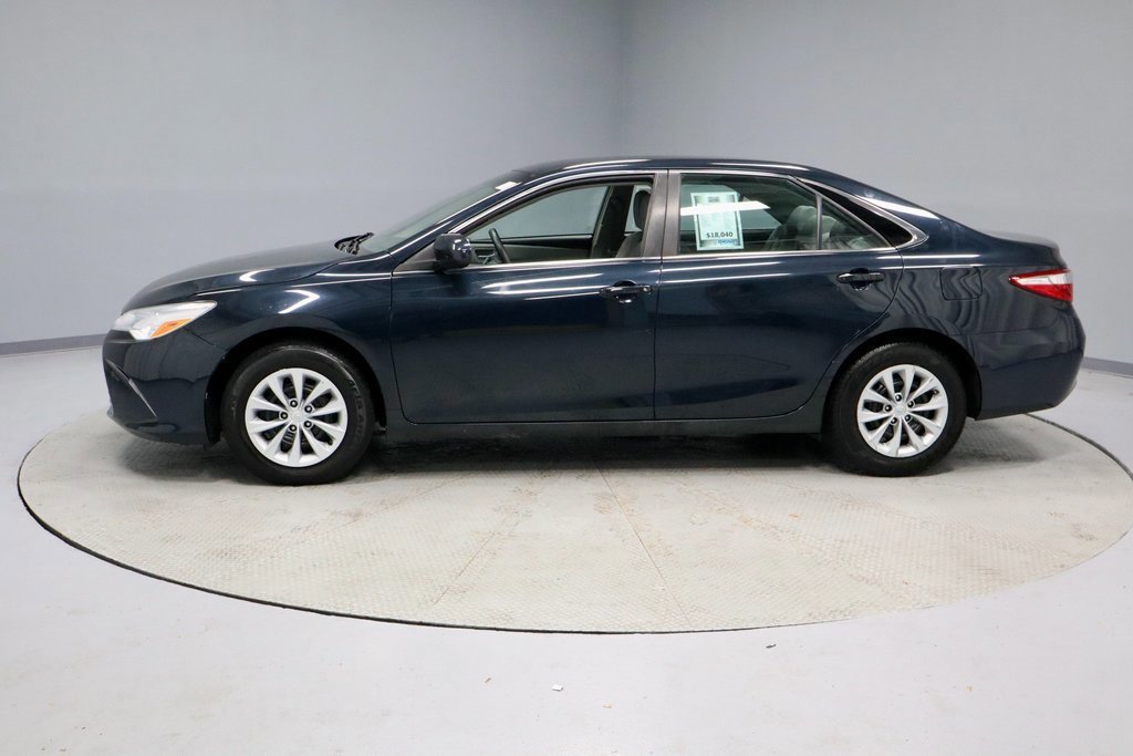 Used 2017 Toyota Camry LE image 2