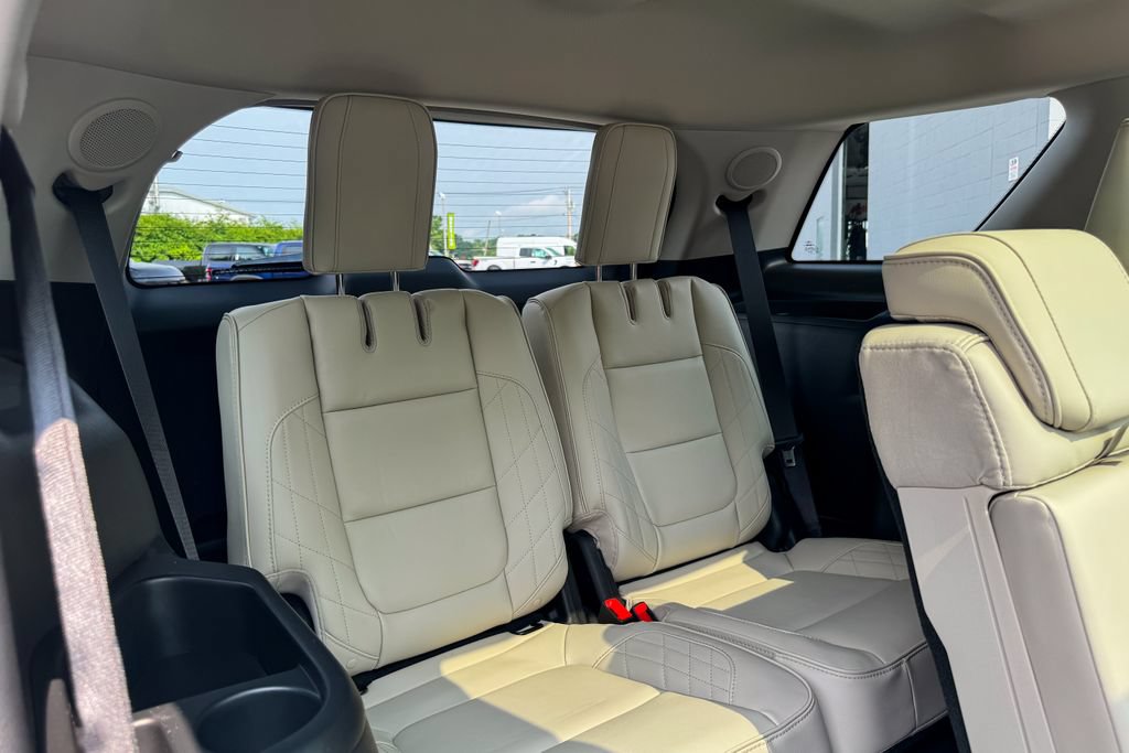 Certified 2018 Ford Explorer Platinum AWD/4WD image 19