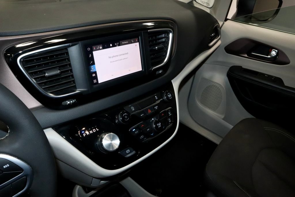 Used 2023 Chrysler Voyager LX FWD image 30