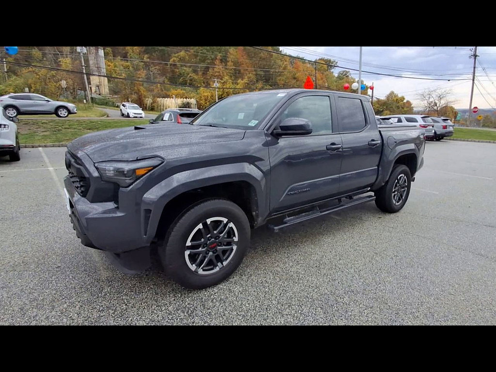 Used 2025 Toyota Tacoma TRD Sport AWD/4WD image 4
