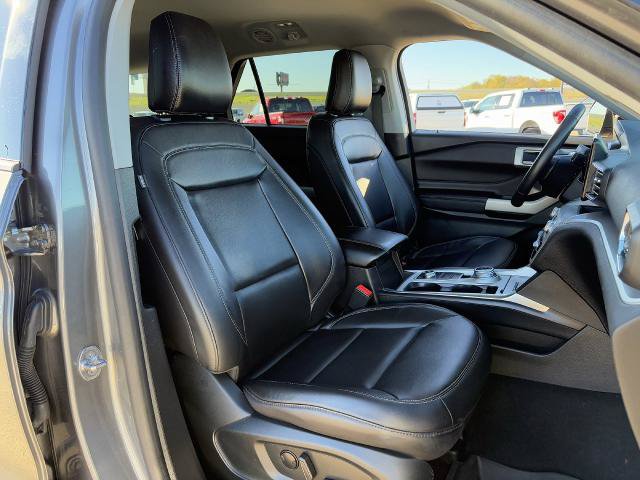 Certified 2023 Ford Explorer XLT w/ Equipment Group 202A AWD/4WD image 30