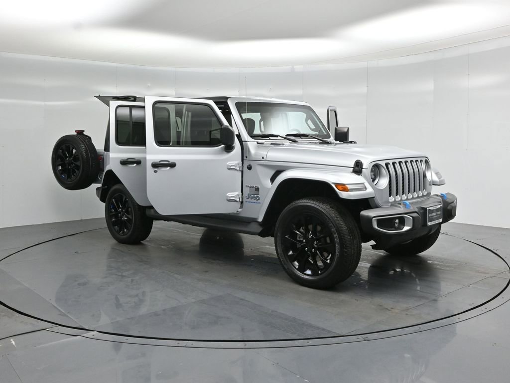 Used 2023 Jeep Wrangler Unlimited Sahara w/ Cold Weather Group image 32
