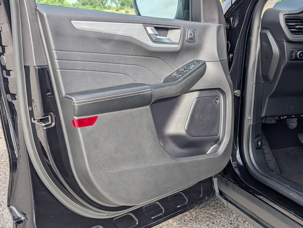 Certified 2023 Ford Escape Platinum w/ Premium Technology Package AWD/4WD image 26