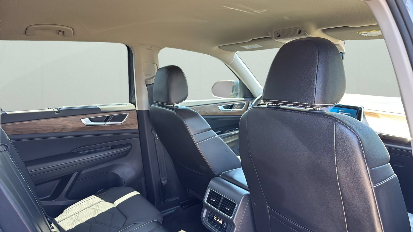 Used 2024 Volkswagen Atlas SE FWD image 29