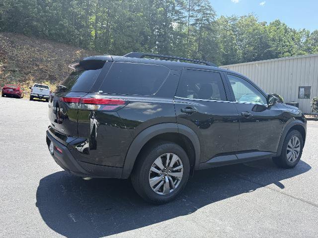 Used 2025 Nissan Pathfinder SV AWD/4WD image 12