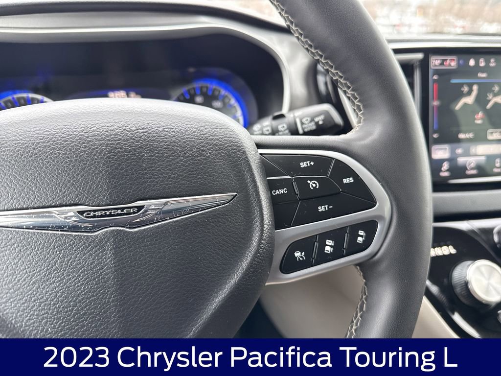 Used 2023 Chrysler Pacifica Touring-L image 22