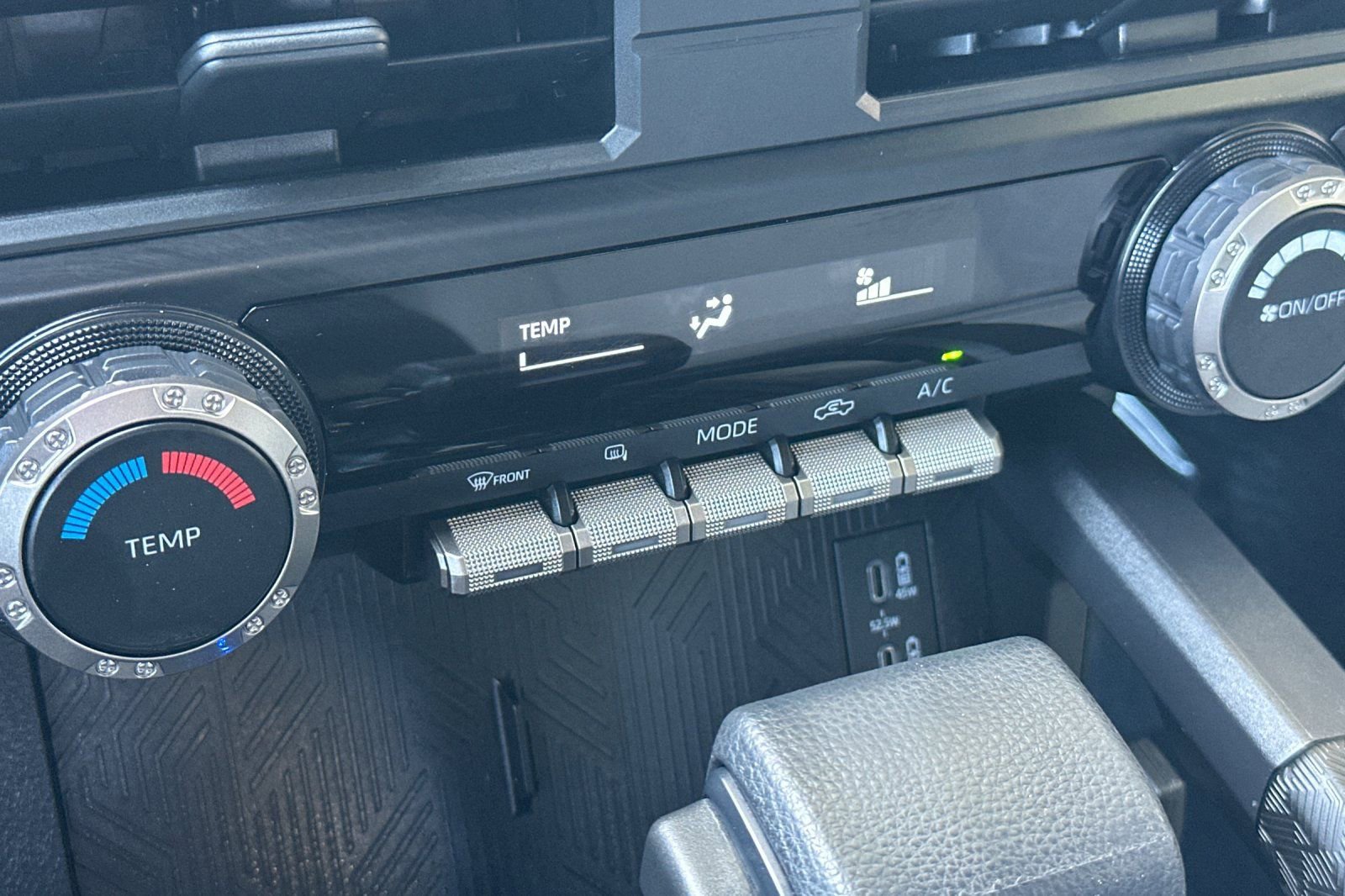 Used 2025 Toyota Tacoma SR5 AWD/4WD image 30