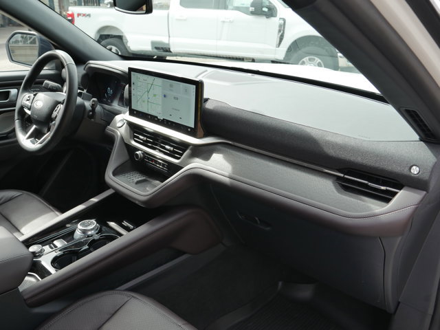 Certified 2025 Ford Explorer Platinum w/ Ultimate Package image 34