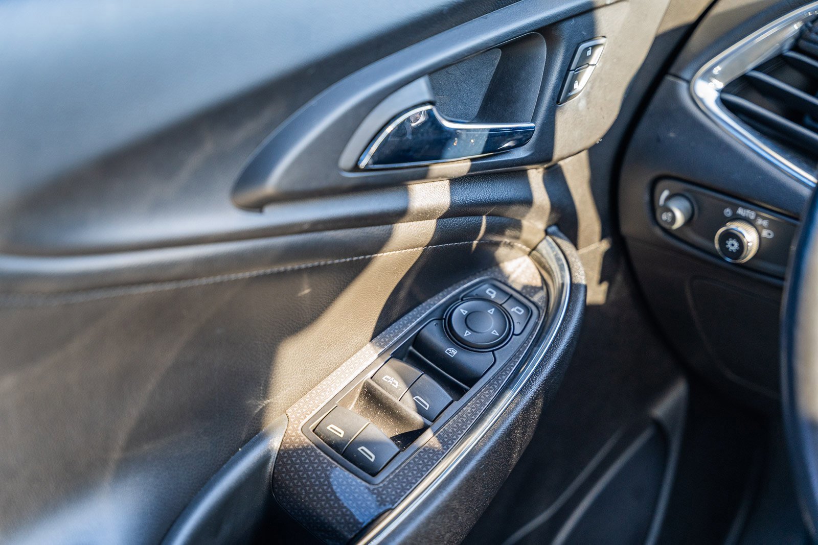 Used 2019 Chevrolet Malibu LT w/ Leather Package image 27