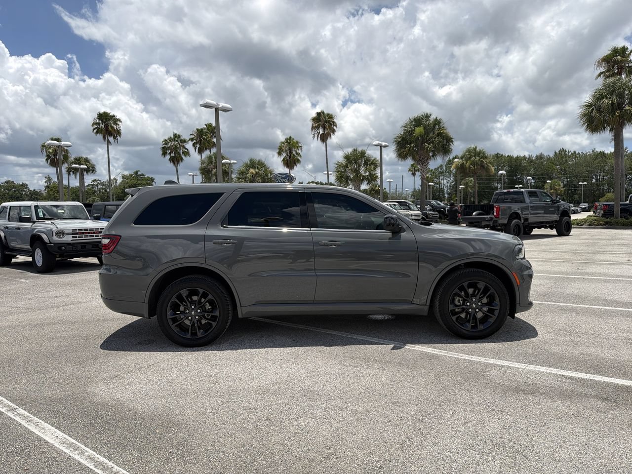 Used 2022 Dodge Durango SXT w/ Blacktop Package AWD/4WD image 2