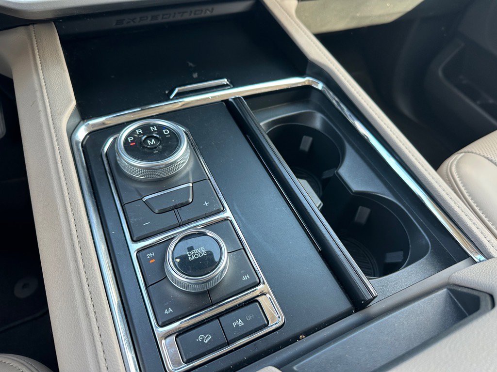 Certified 2024 Ford Expedition XLT image 25