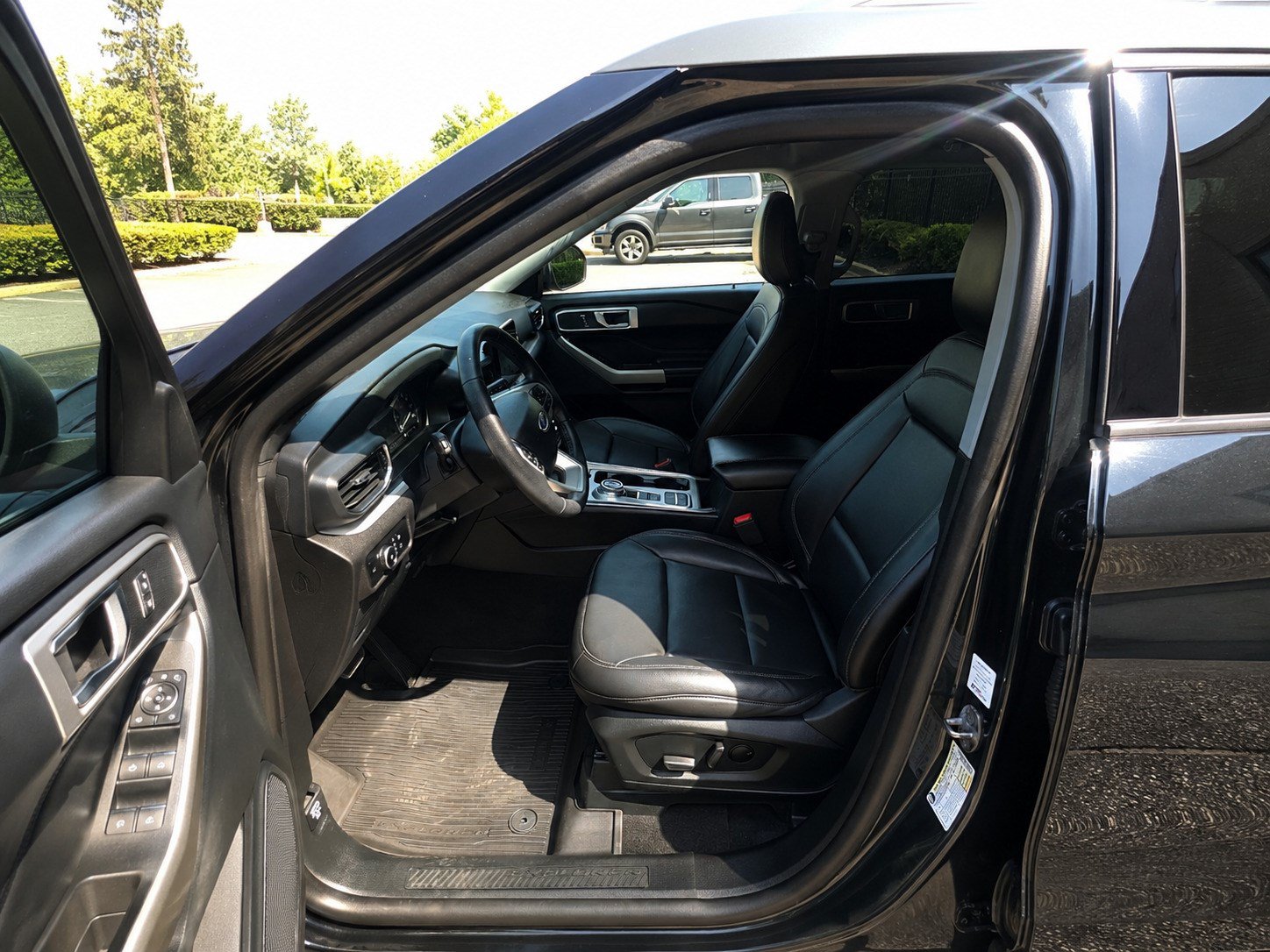 Certified 2023 Ford Explorer XLT w/ Equipment Group 202A RWD image 11
