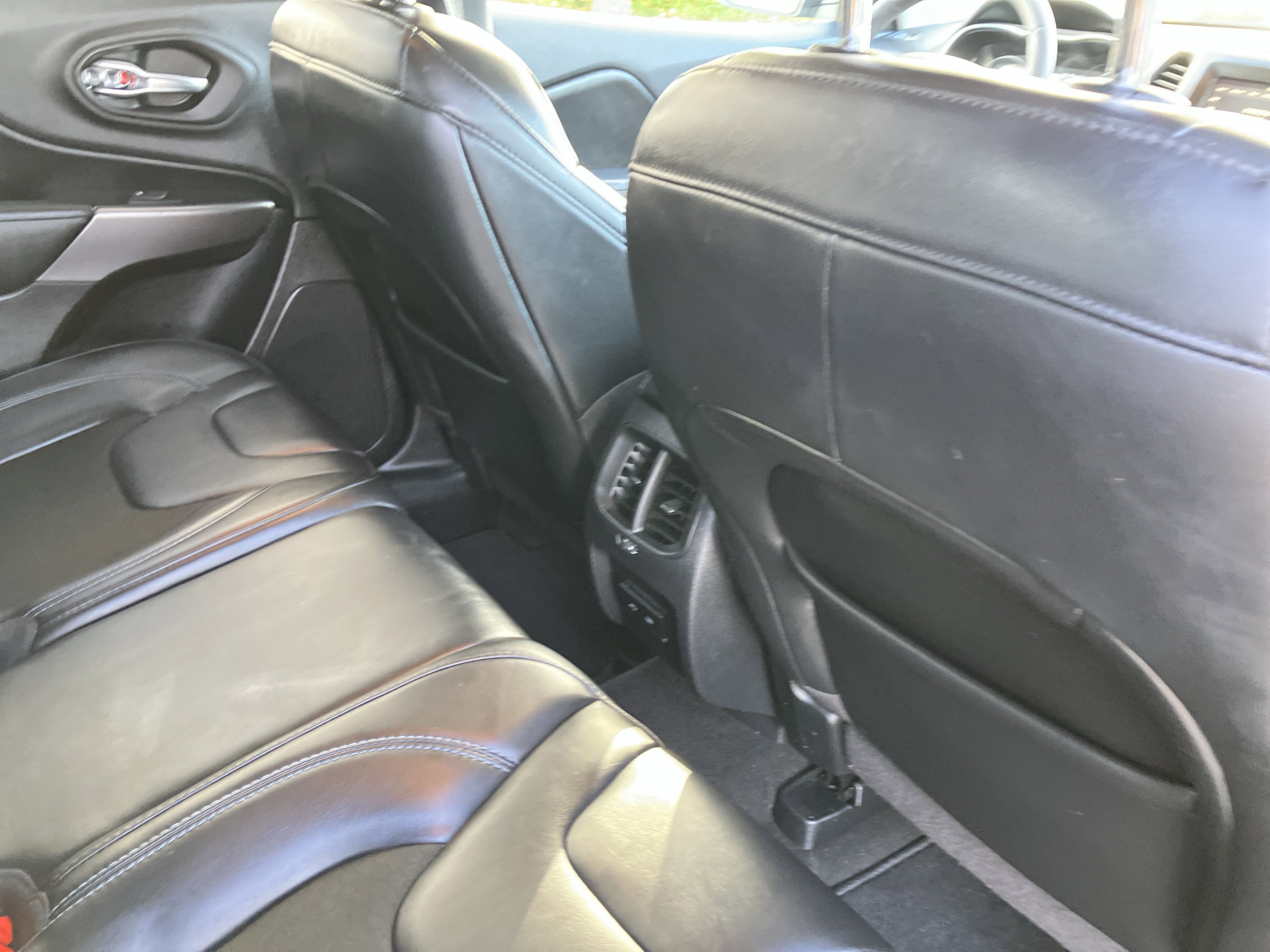 Used 2020 Jeep Cherokee Latitude Plus image 16