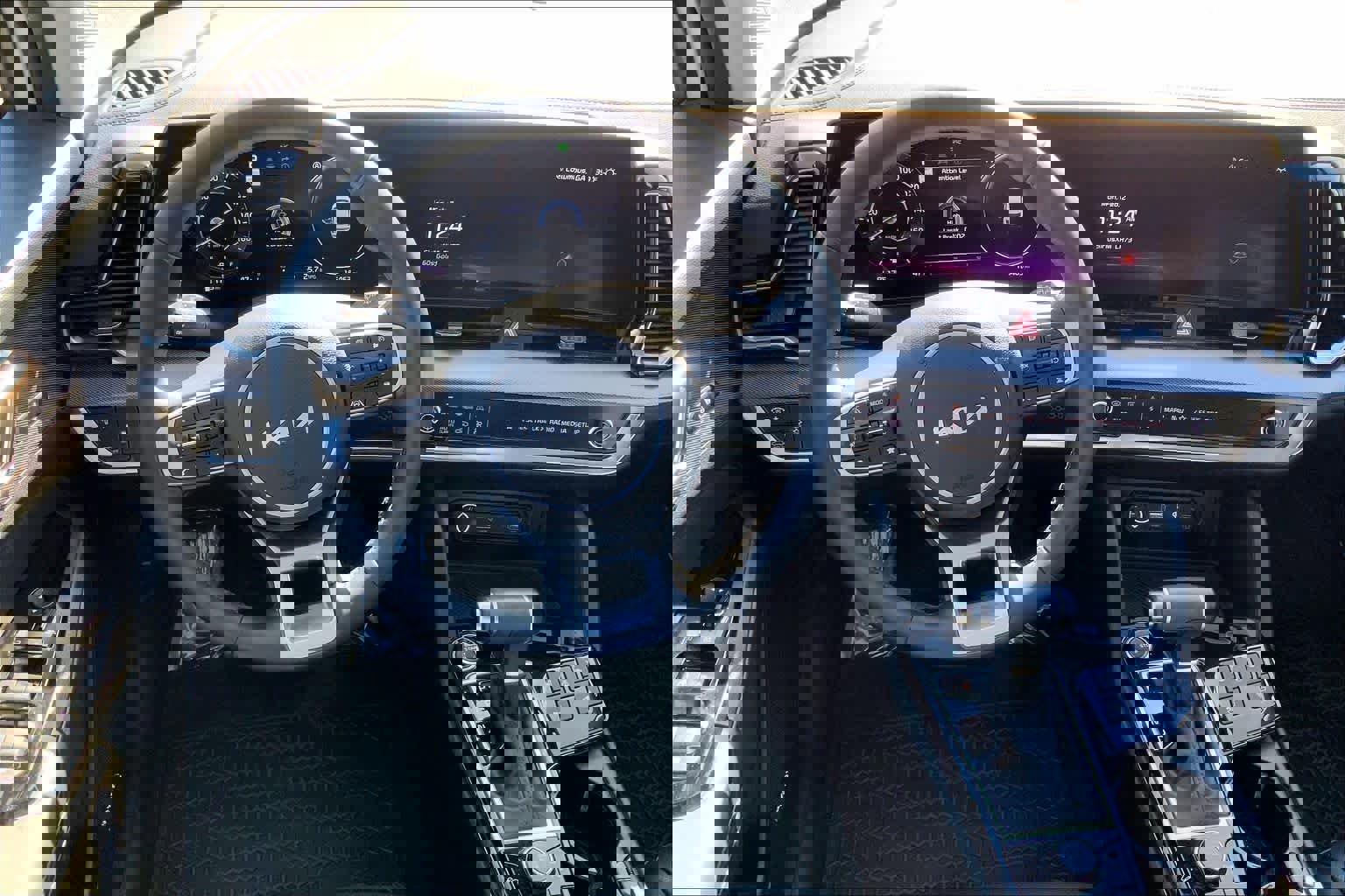 Used 2024 Kia Sportage SX image 6