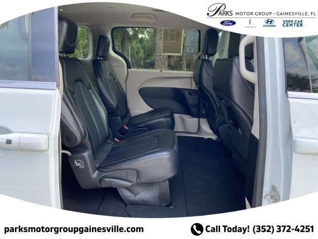 Used 2024 Chrysler Pacifica Touring-L image 14