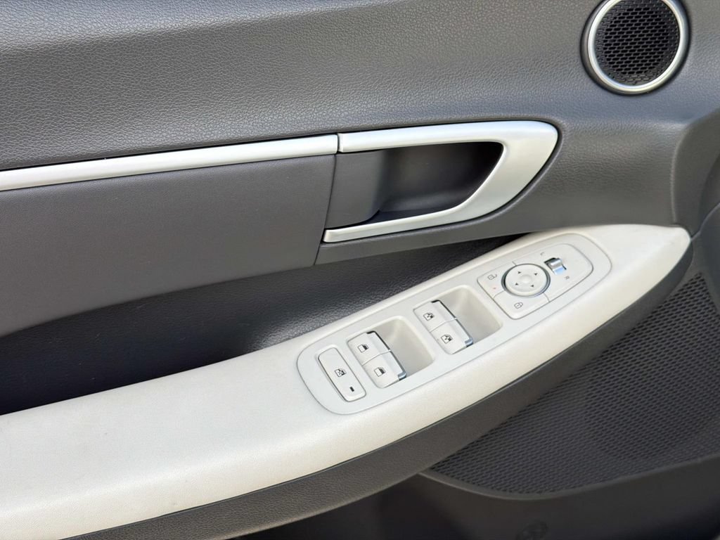 Used 2025 Hyundai Sonata SEL FWD image 23