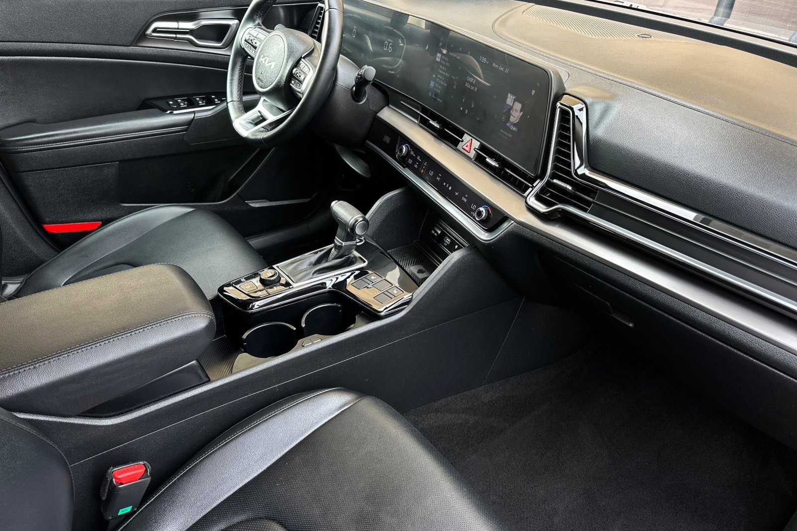 Used 2024 Kia Sportage EX image 15