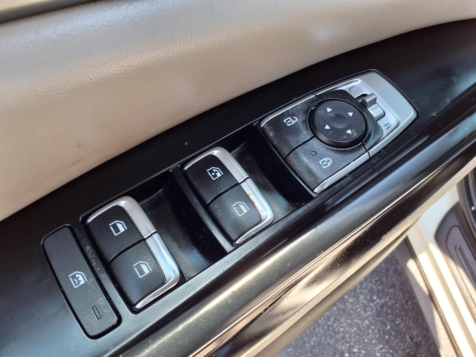 Used 2023 Kia Carnival LX FWD image 17
