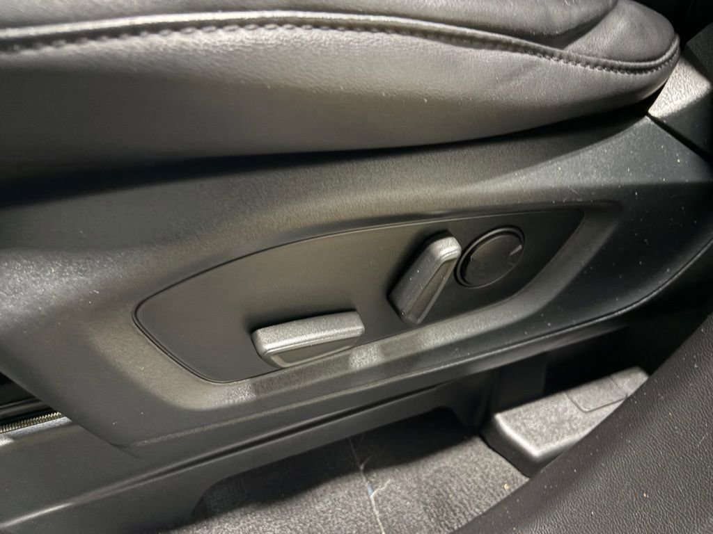 Certified 2022 Ford Explorer XLT w/ Equipment Group 202A image 22