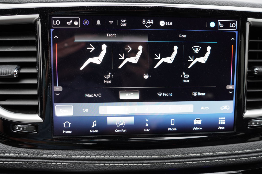 Used 2024 Chrysler Pacifica Limited FWD image 30