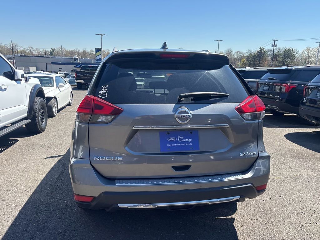 Used 2017 Nissan Rogue SV w/ SV Premium Package image 5