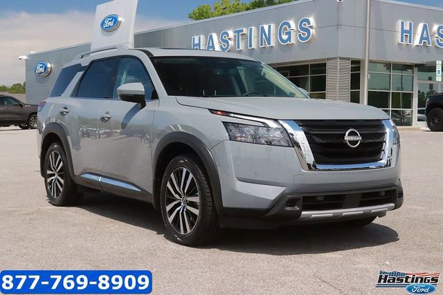Used 2025 Nissan Pathfinder Platinum image 5