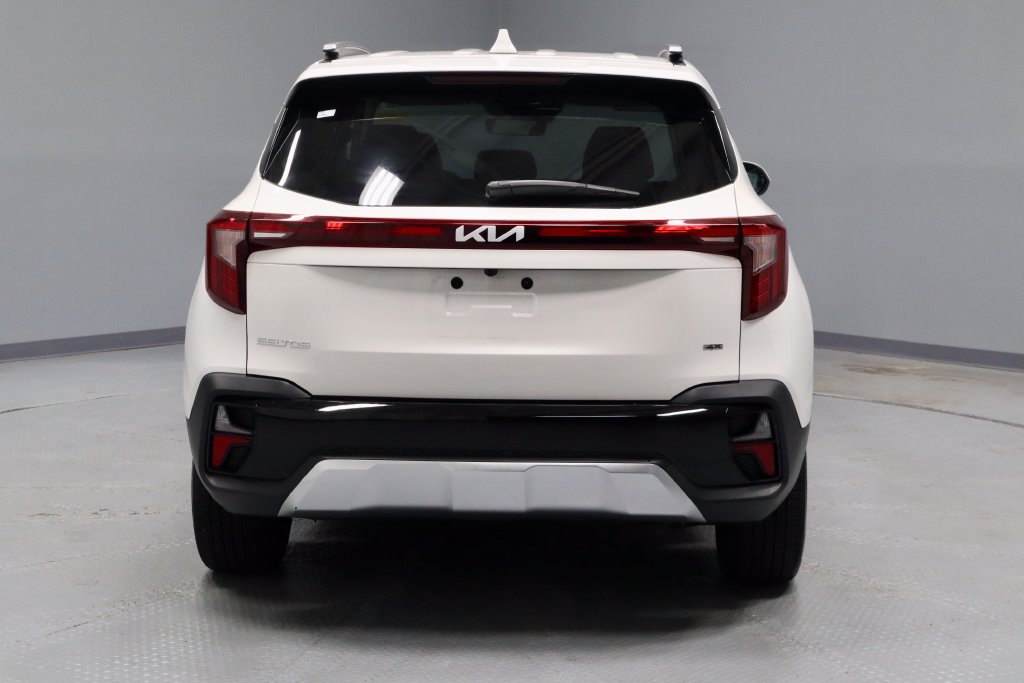 Used 2024 Kia Seltos EX AWD/4WD image 12