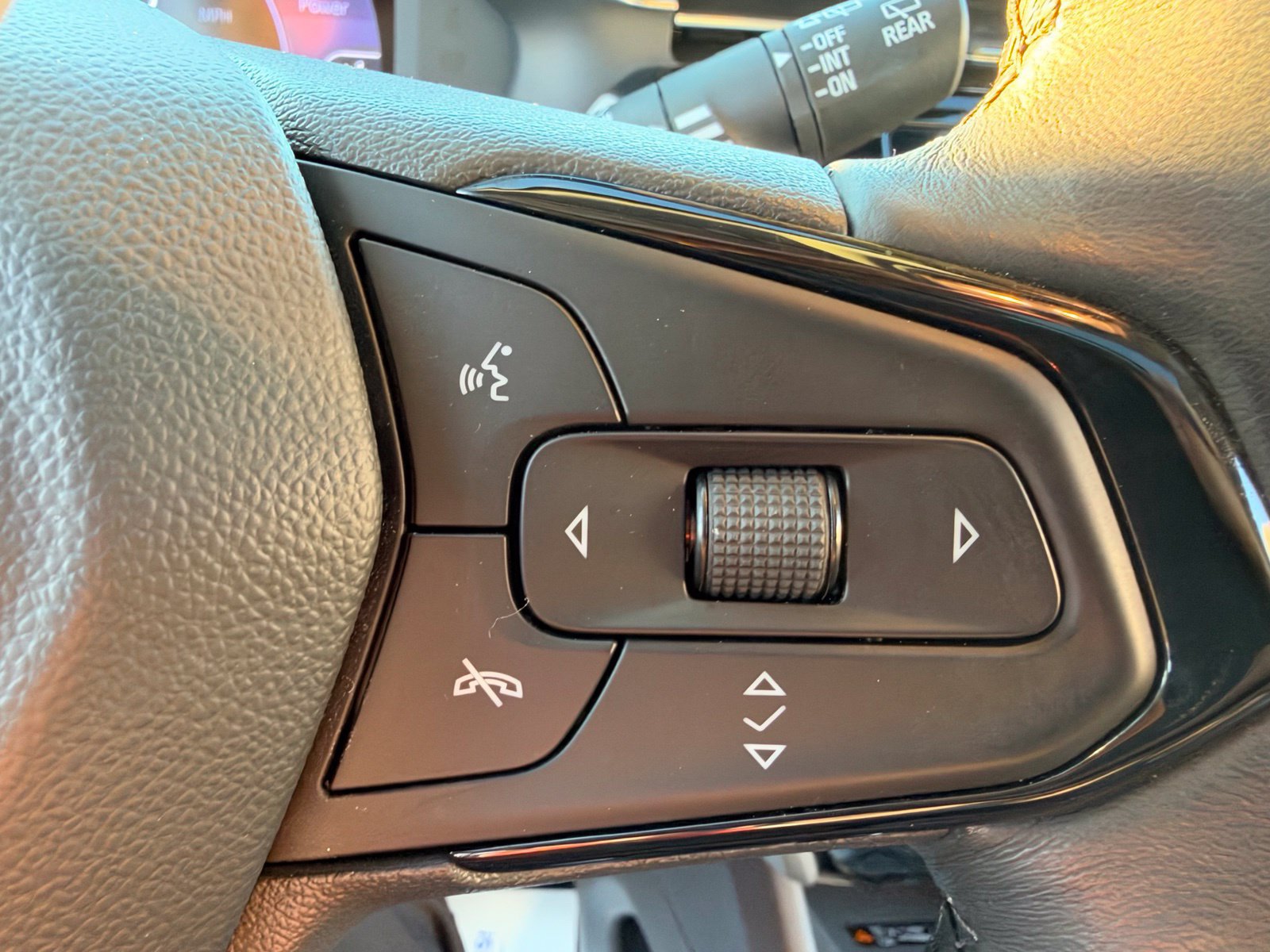 Used 2023 Chevrolet Bolt EUV Premier w/ Sun & Sound Package FWD image 19