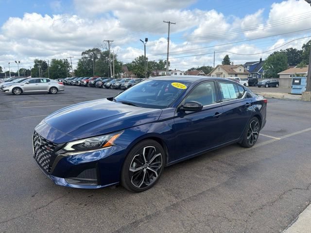 Used 2024 Nissan Altima 2.5 SR FWD image 3