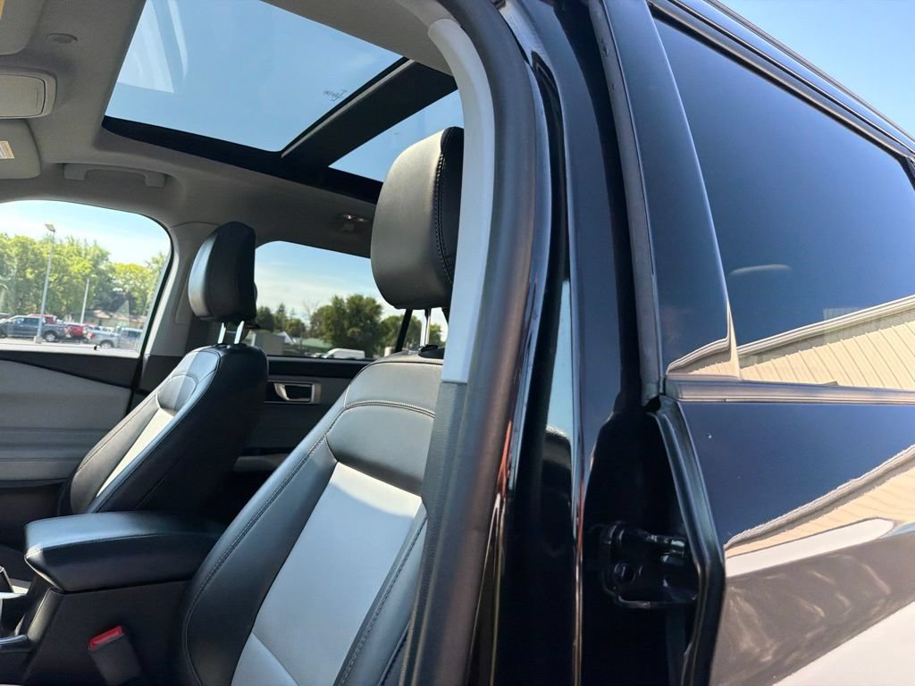 Certified 2023 Ford Explorer XLT w/ Equipment Group 202A AWD/4WD image 13
