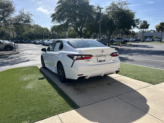 Used 2021 Toyota Camry SE w/ Convenience Package FWD image 7