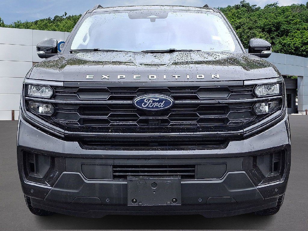 Certified 2025 Ford Expedition Active AWD/4WD image 2