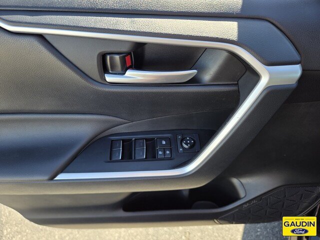 Used 2025 Toyota RAV4 XLE AWD/4WD image 18