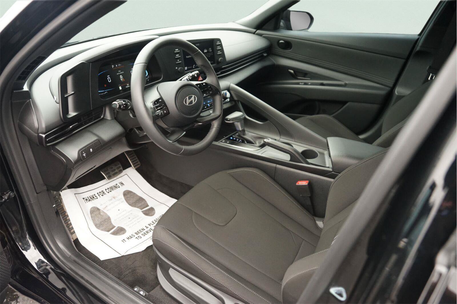 Used 2025 Hyundai Elantra Sport FWD image 8