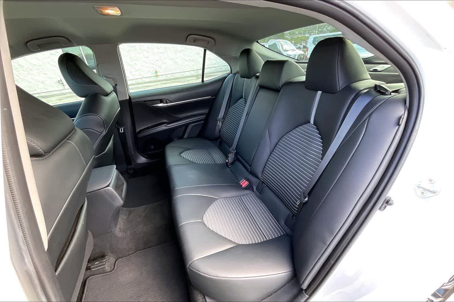 Used 2022 Toyota Camry SE FWD image 29