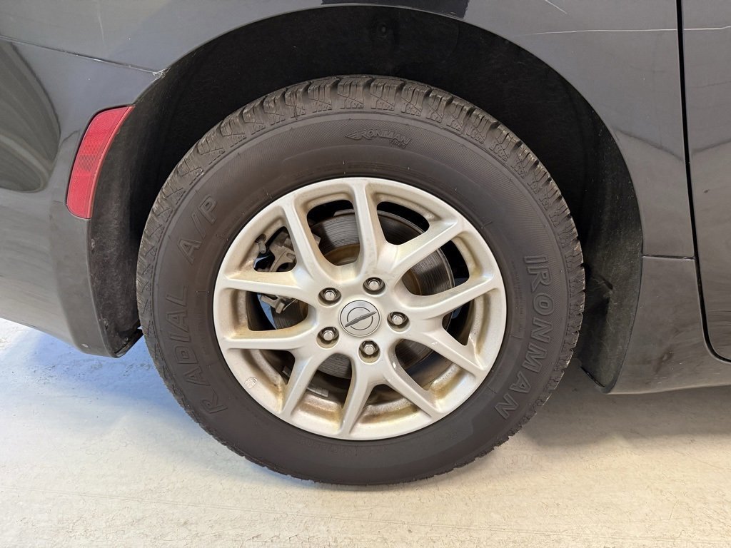 Used 2023 Chrysler Pacifica Touring-L image 10