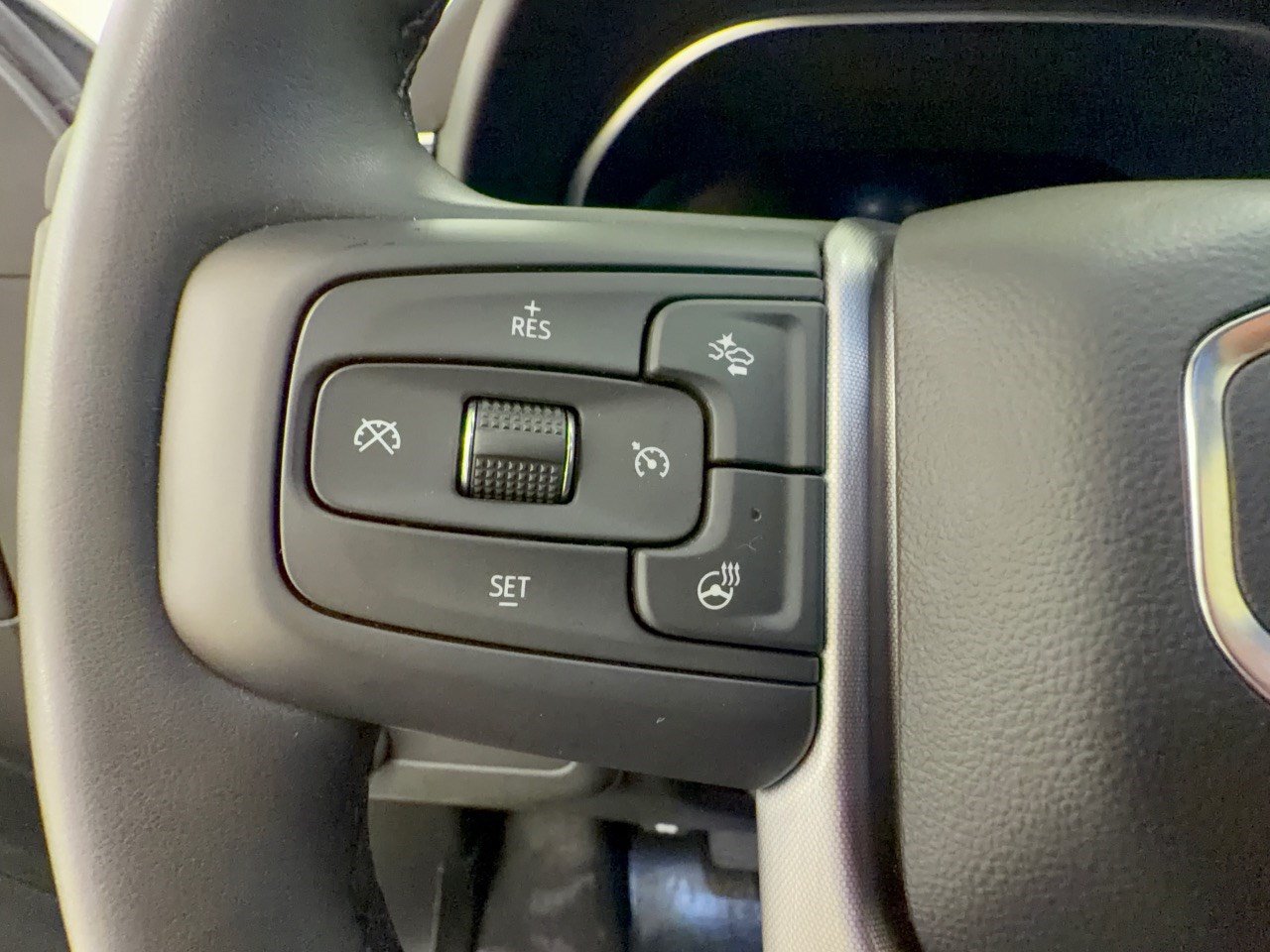 Used 2023 GMC Yukon SLT w/ SLT Luxury Package RWD image 18