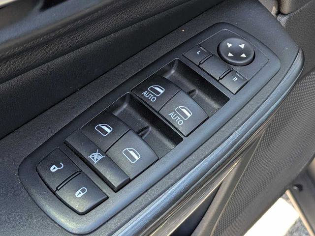 Used 2017 Jeep Cherokee Trailhawk w/ Comfort & Convenience Group AWD/4WD image 18
