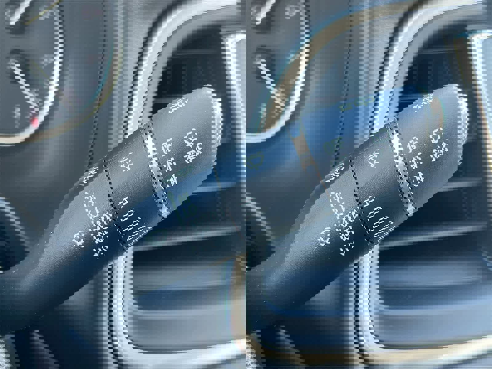 Used 2024 Buick Enclave Avenir w/ Avenir Technology Package image 25