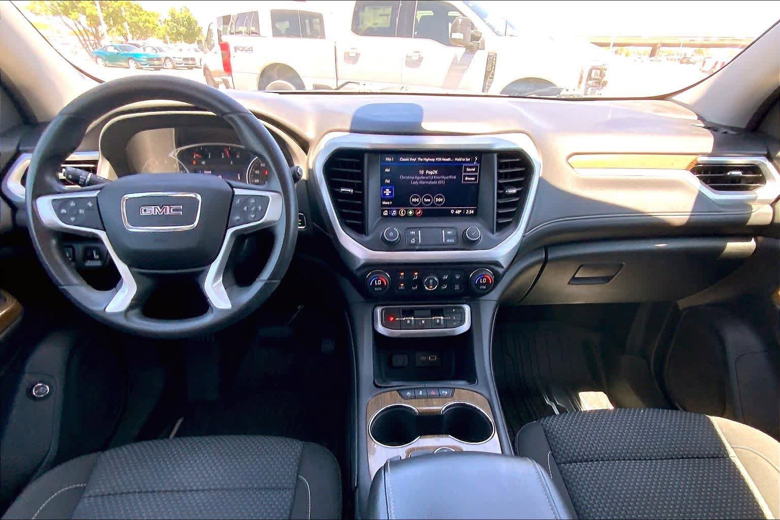 Used 2021 GMC Acadia SLE w/ Driver Convenience Package FWD image 16