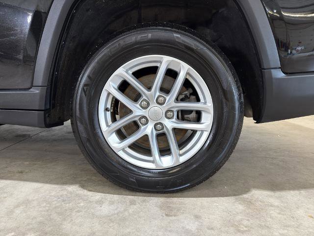 Used 2021 Jeep Grand Cherokee L Laredo w/ Luxury Tech Group I image 11