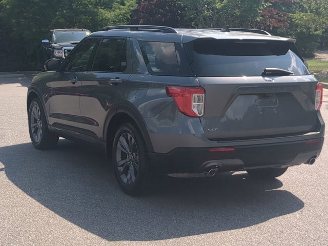 Certified 2022 Ford Explorer XLT w/ Equipment Group 202A RWD image 6