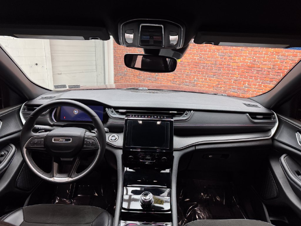 Used 2023 Jeep Grand Cherokee Altitude AWD/4WD image 14