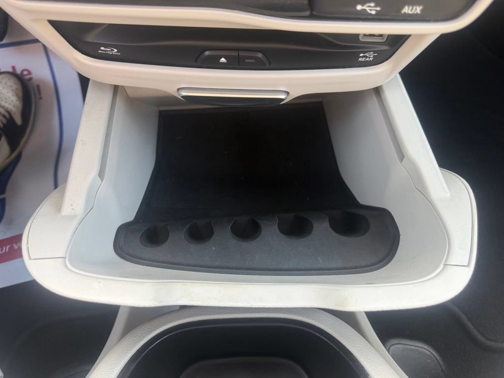 Used 2018 Chrysler Pacifica Limited w/ Advanced Safetytec Group FWD image 28